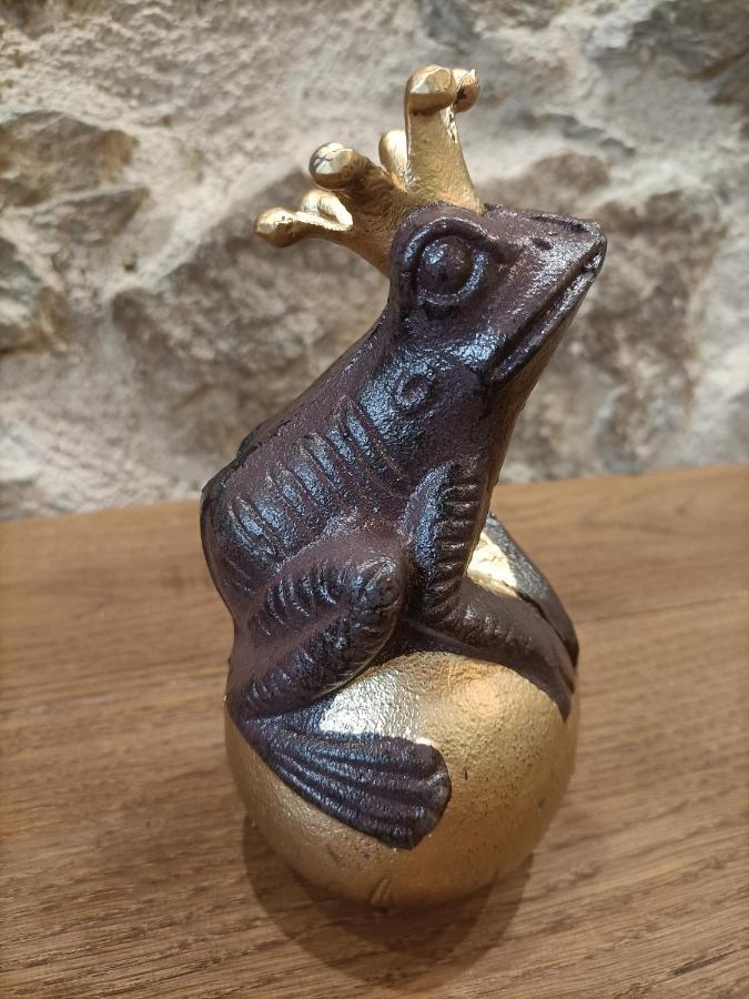 La Grenouille Amoureuse Menat Экстерьер фото
